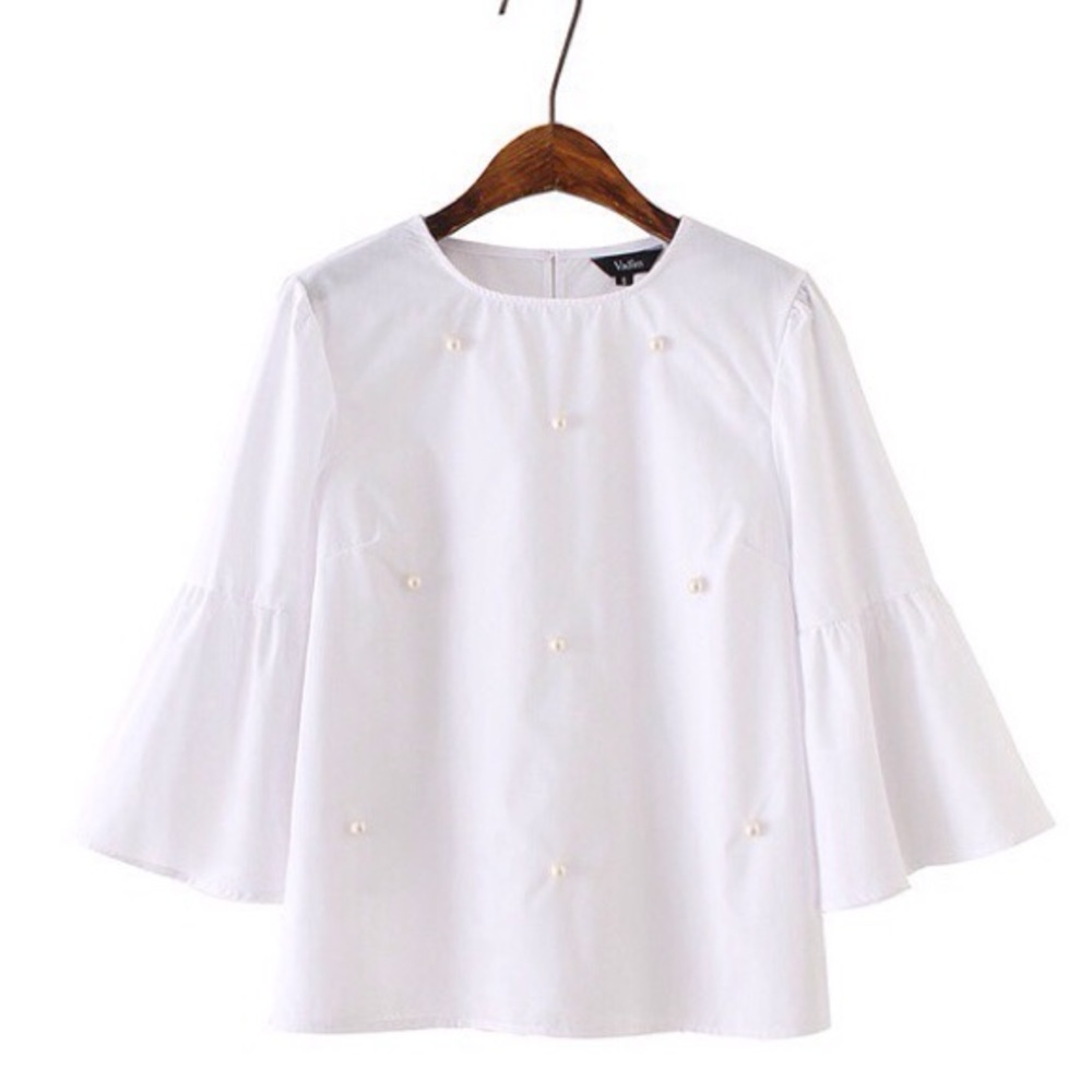 💙Just in💙 white blouse embellished with pearls💙 - Picture 1 of 4